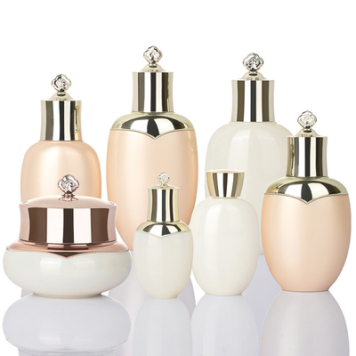 Empaquetado único del traje de Skincare de la botella de la loción de la tinta del tarro 100ml 120ml 150ml de la crema de cara 50ml del oro de lujo