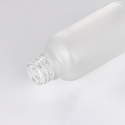 El dropper de Matte White Glass Essential Oil embotella 30ml con el casquillo de plata