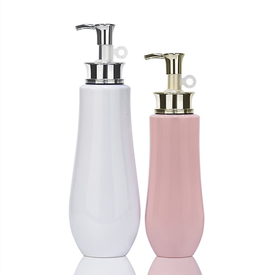 La unidad blanca del rosa del ANIMAL DOMÉSTICO de lujo de 300ml 500ml 700ml popular modifica la botella de Logo Gold Pump Plastic Shampoo para requisitos particulares