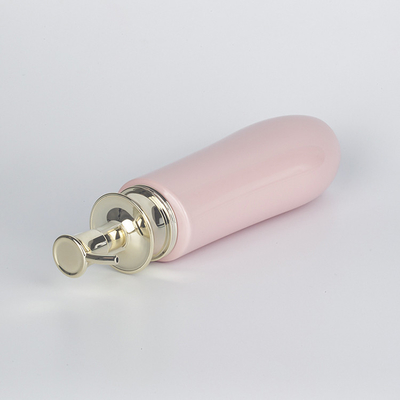 La unidad blanca del rosa del ANIMAL DOMÉSTICO de lujo de 300ml 500ml 700ml popular modifica la botella de Logo Gold Pump Plastic Shampoo para requisitos particulares