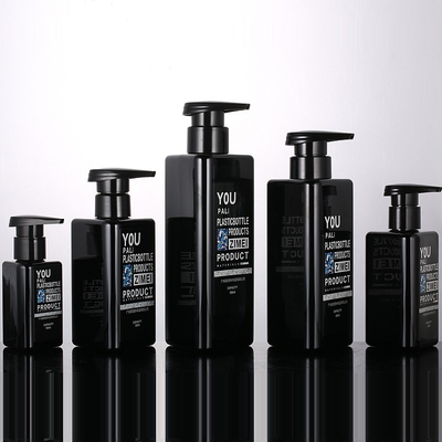 La forma al por mayor del triángulo de 100ml 200ml 300ml recicla las botellas privadas de aire del champú de la bomba 500ml del animal doméstico de la loción del negro plástico del envase
