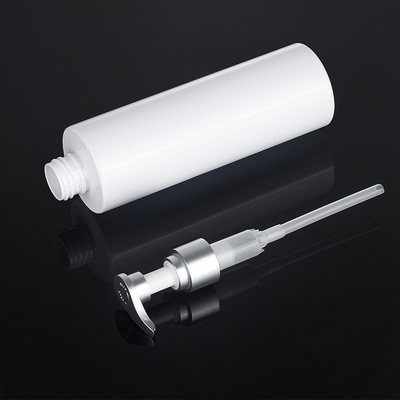 Botella de empaquetado de Skincare de la ducha del ANIMAL DOMÉSTICO del gel 200ml 500ml del suero del acondicionador de la bomba plástica superior de plata redonda blanca del champú