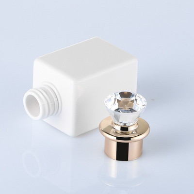 El blanco de lujo de alta calidad modifica la botella cuadrada de la loción para requisitos particulares de pelo del champú con Diamond Gold Rim Cap